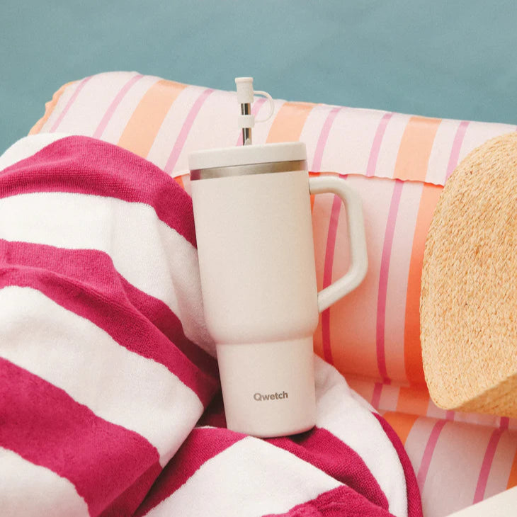 Copo Térmico Areia 900ml Qwetch — travel cup que mantém temperatura